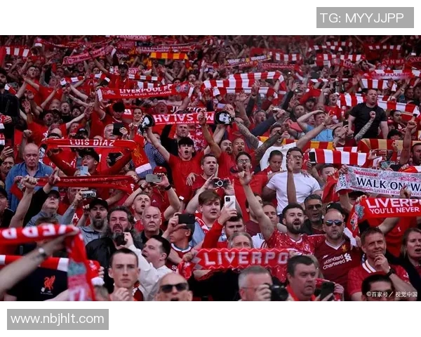 友谊赛激战：里昂与曼联战成平局红牌争议引发全场热议