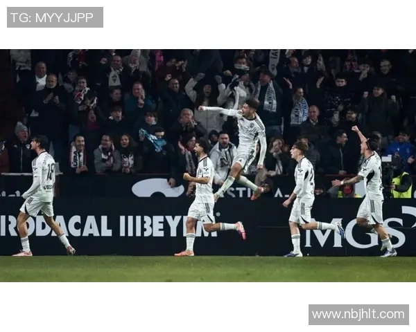 国王杯精彩对决皇马与那不勒斯2-2平局逆转瞬间引发全场热烈反响