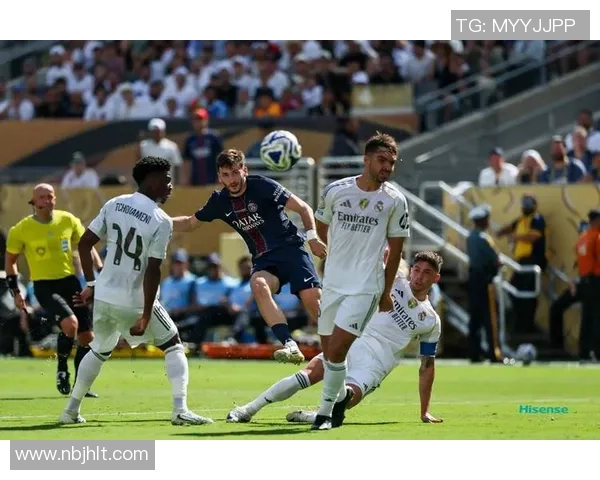 曼联逆转皇马友谊赛精彩瞬间红牌争议引发全场热议 曼联逆转皇马友谊赛精彩瞬间红牌争议引发全场热议